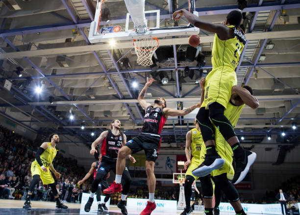 他们不仅在 他们不仅在