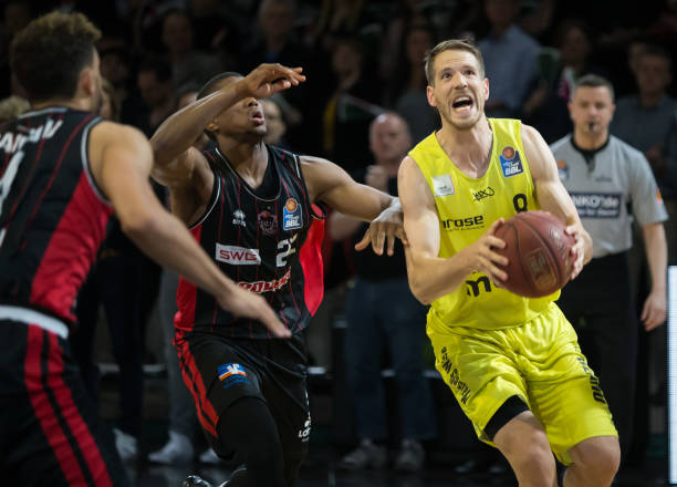 伤病而背上 伤病而背上