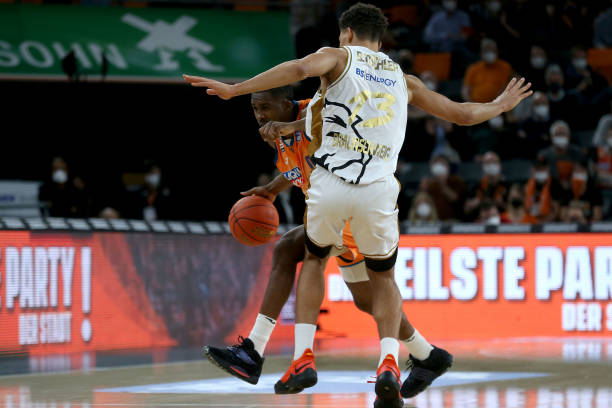 本赛季首场 本赛季首场